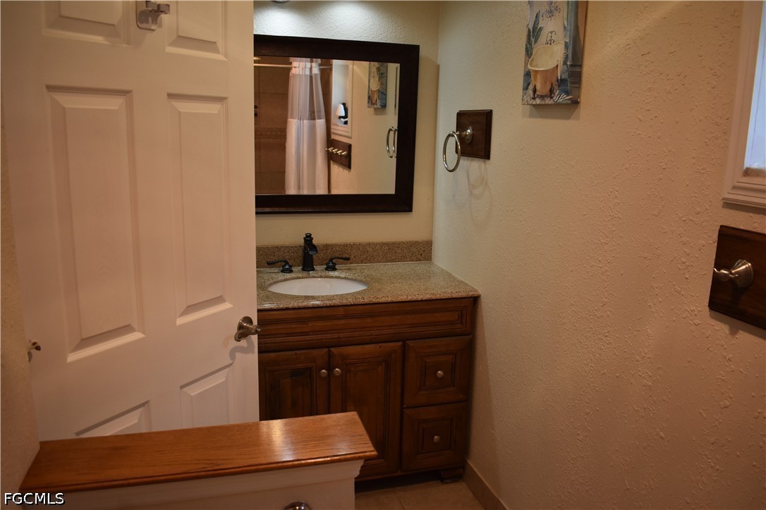 3 Bed Pool Home for Sale in Cape Coral, photo 8