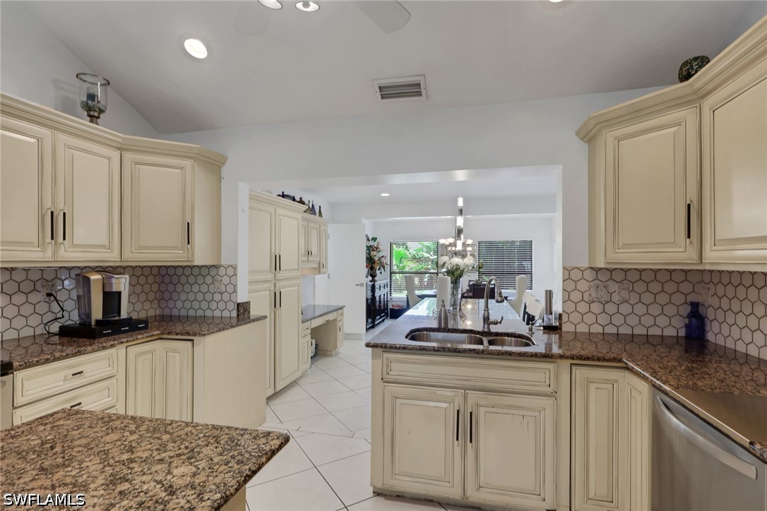 3 Bed Pool Home for Sale in Kings Lake, photo 8