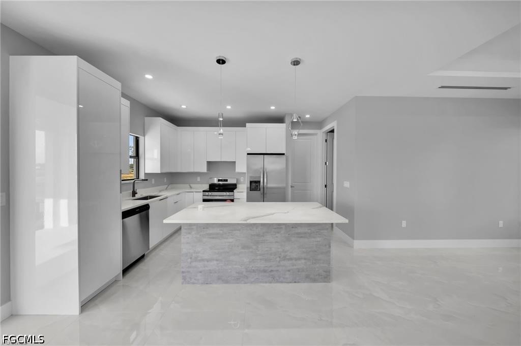 3 Bed SingleFamilyResidence for Sale in Lehigh Acres, photo 8