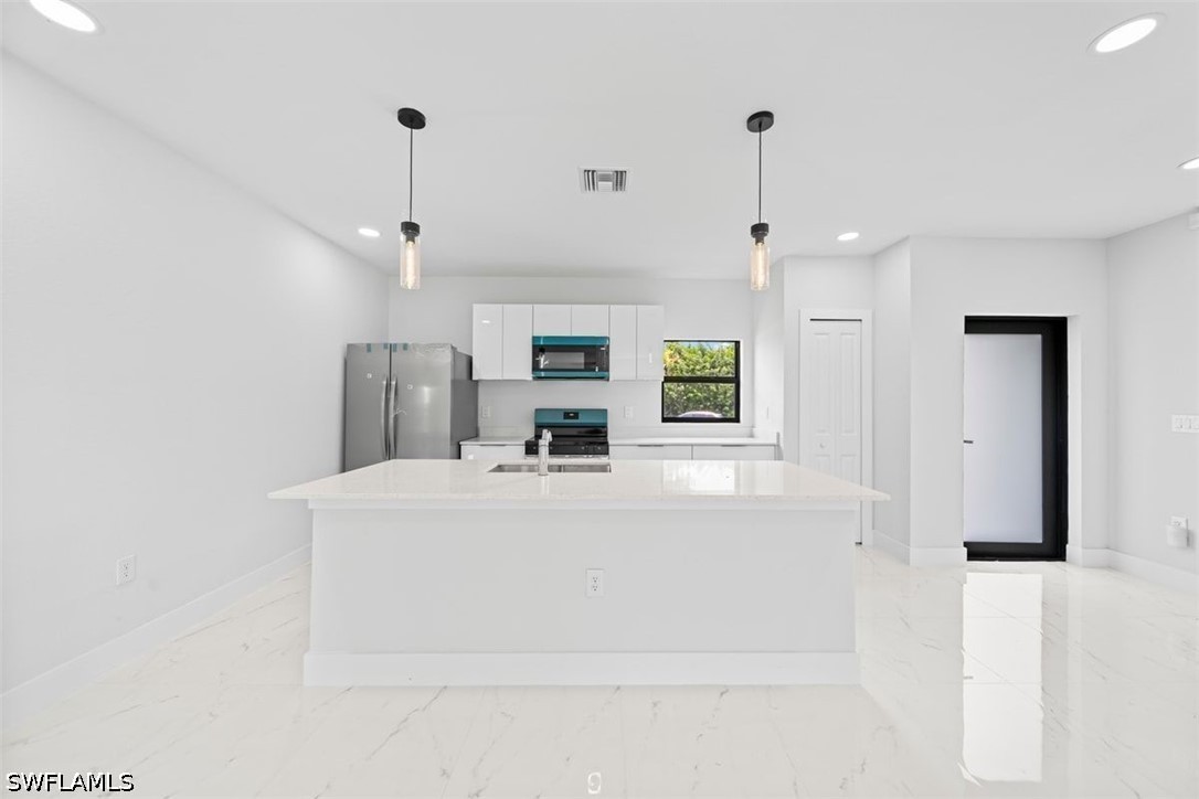 3 Bed SingleFamilyResidence for Sale in Lehigh Acres, photo 8