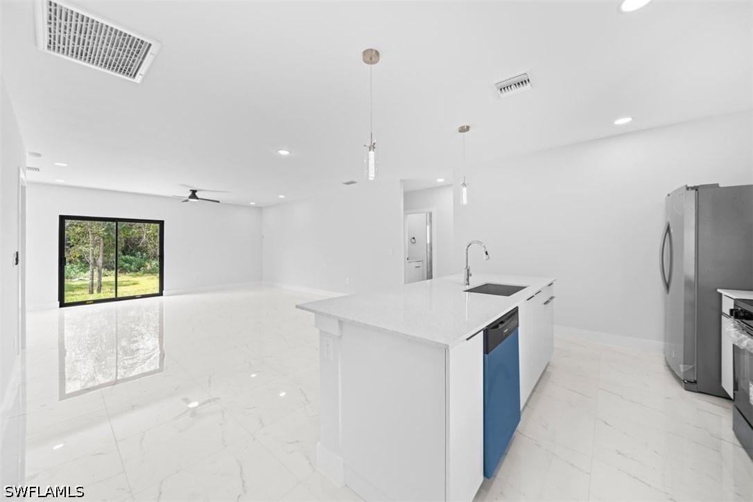 3 Bed SingleFamilyResidence for Sale in Lehigh Acres, photo 8