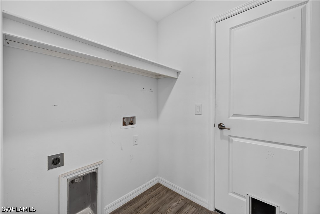 4 Bed SingleFamilyResidence for Sale in Cape Coral, photo 8