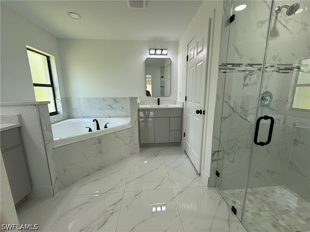 4 Bed SingleFamilyResidence for Sale in Lehigh Acres, photo 8