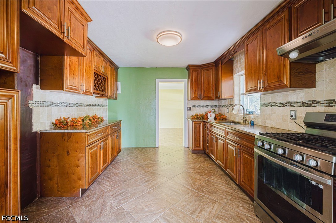 3 Bed SingleFamilyResidence for Sale in Fort Myers, photo 8