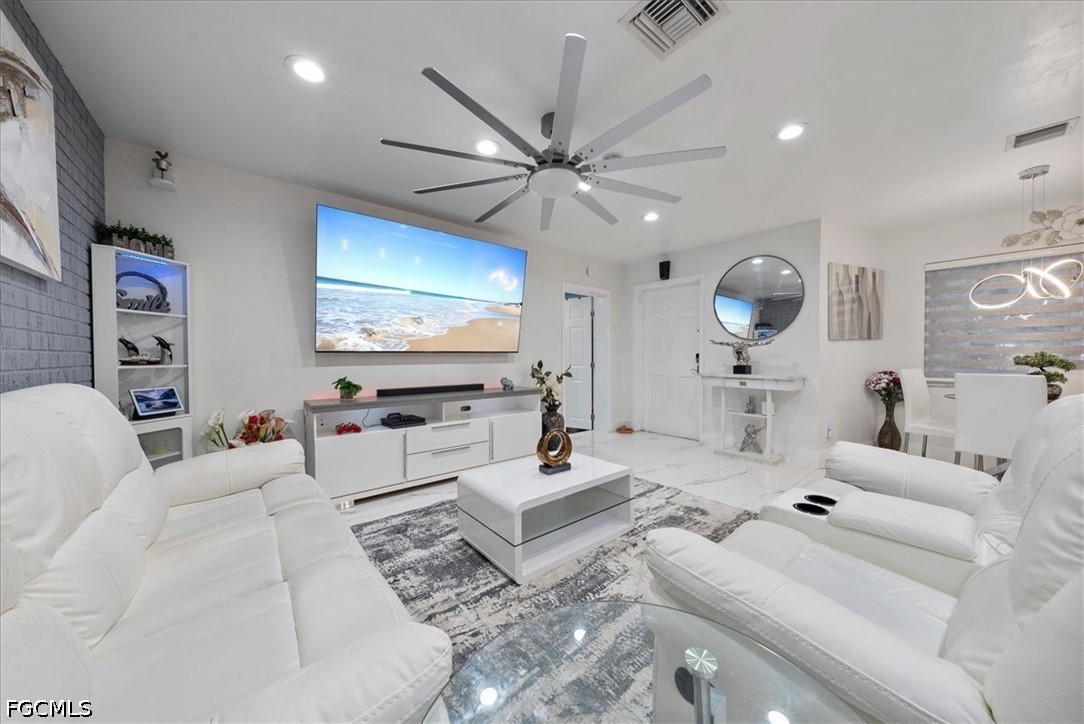 4 Bed SingleFamilyResidence for Sale in Lehigh Acres, photo 8