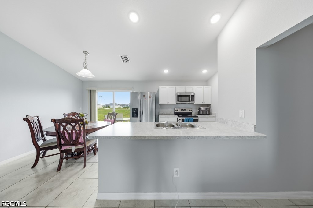 3 Bed SingleFamilyResidence for Sale in Cape Coral, photo 8