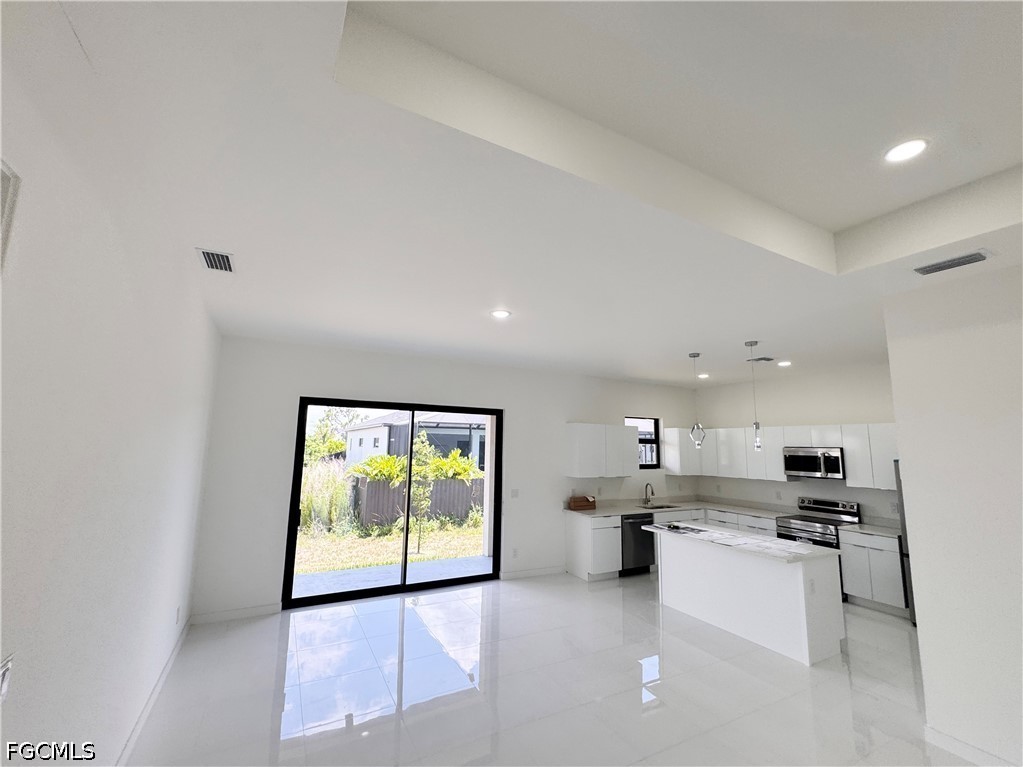 4 Bed SingleFamilyResidence for Sale in Cape Coral, photo 8