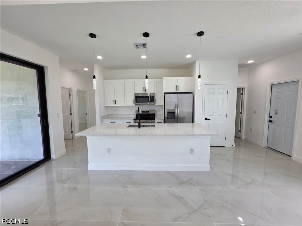3 Bed SingleFamilyResidence for Sale in Lehigh Acres, photo 8