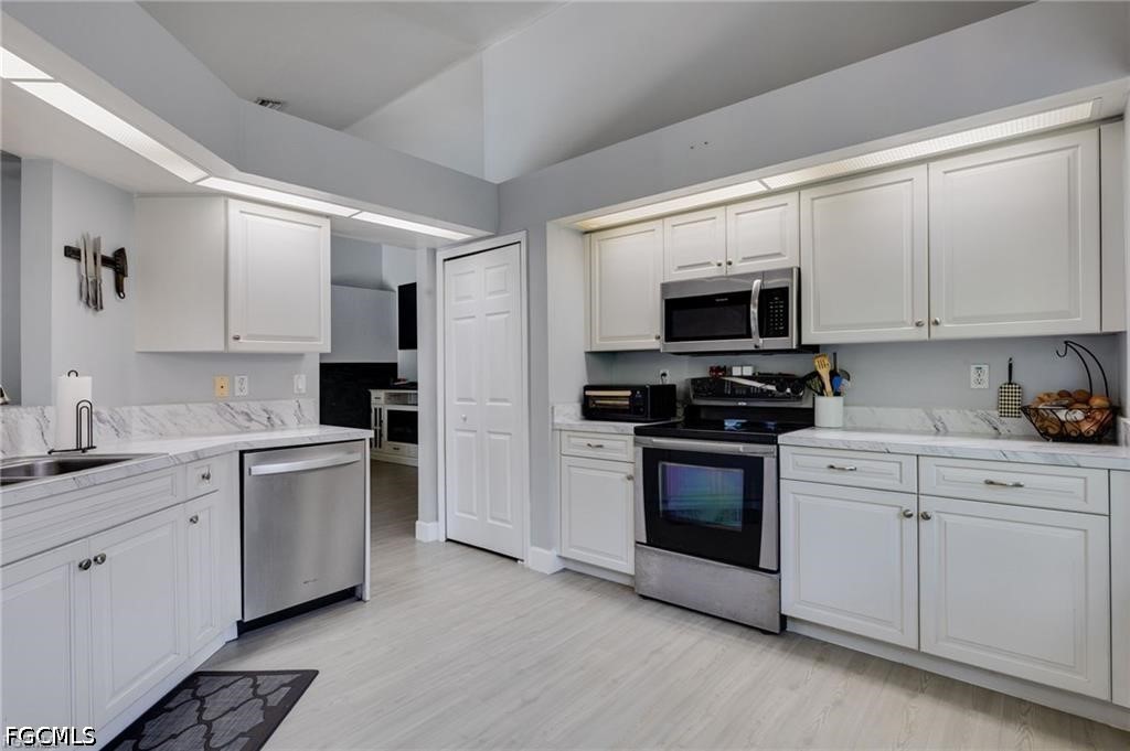 3 Bed Pool Home for Sale in Fort Myers, photo 8