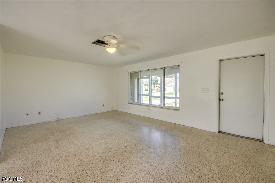 2 Bed SingleFamilyResidence for Sale in Cape Coral, photo 8