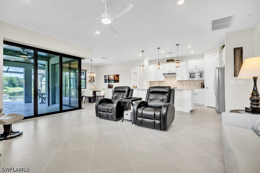 3 Bed Pool Home for Sale in Country Club, photo 8