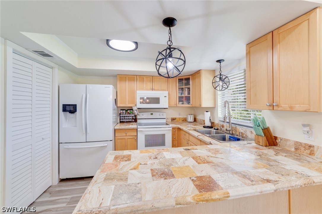3 Bed Waterfront Home for Sale in Cape Coral, photo 8