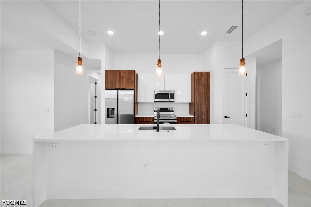 3 Bed SingleFamilyResidence for Sale in Cape Coral, photo 8