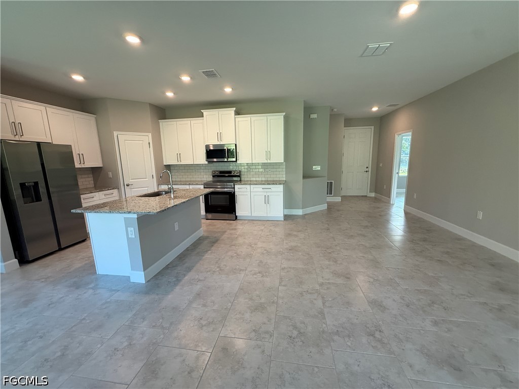 3 Bed SingleFamilyResidence for Sale in Lehigh Acres, photo 8