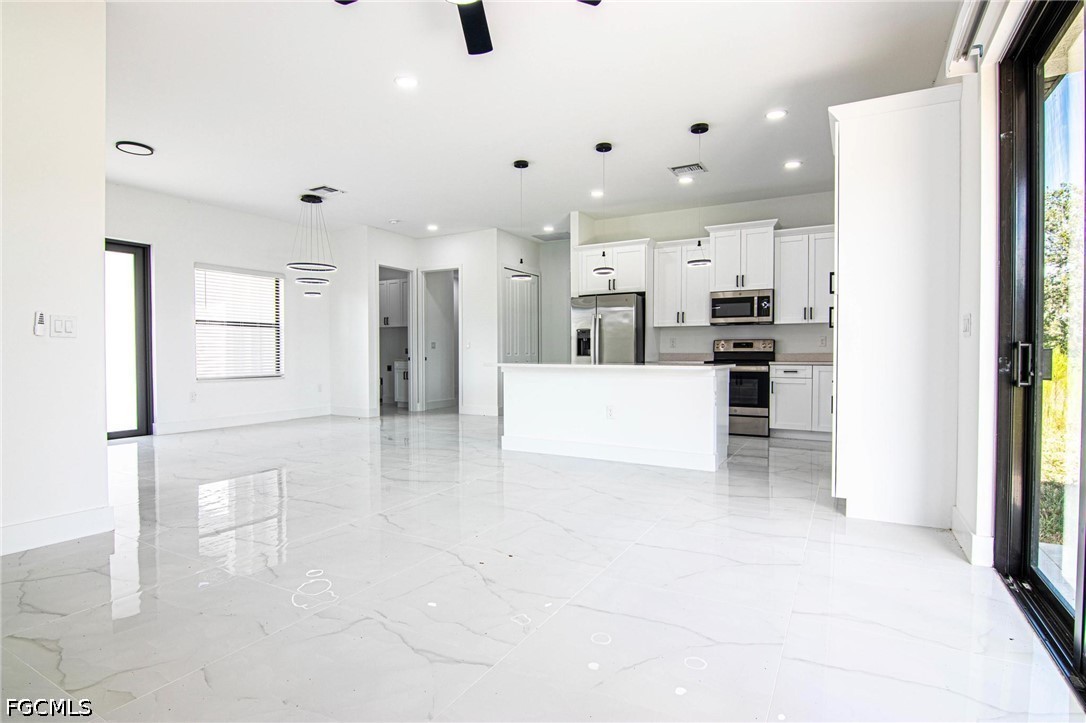 4 Bed SingleFamilyResidence for Sale in Lehigh Acres, photo 8