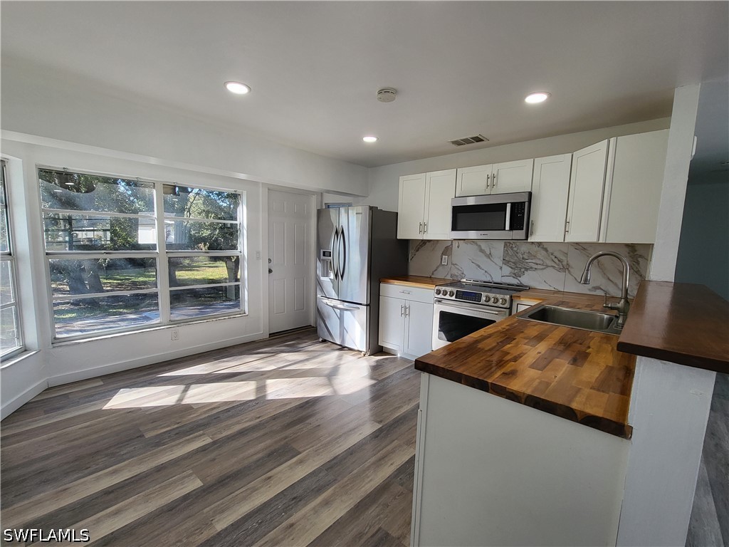 2 Bed SingleFamilyResidence for Sale in Fort Myers, photo 8