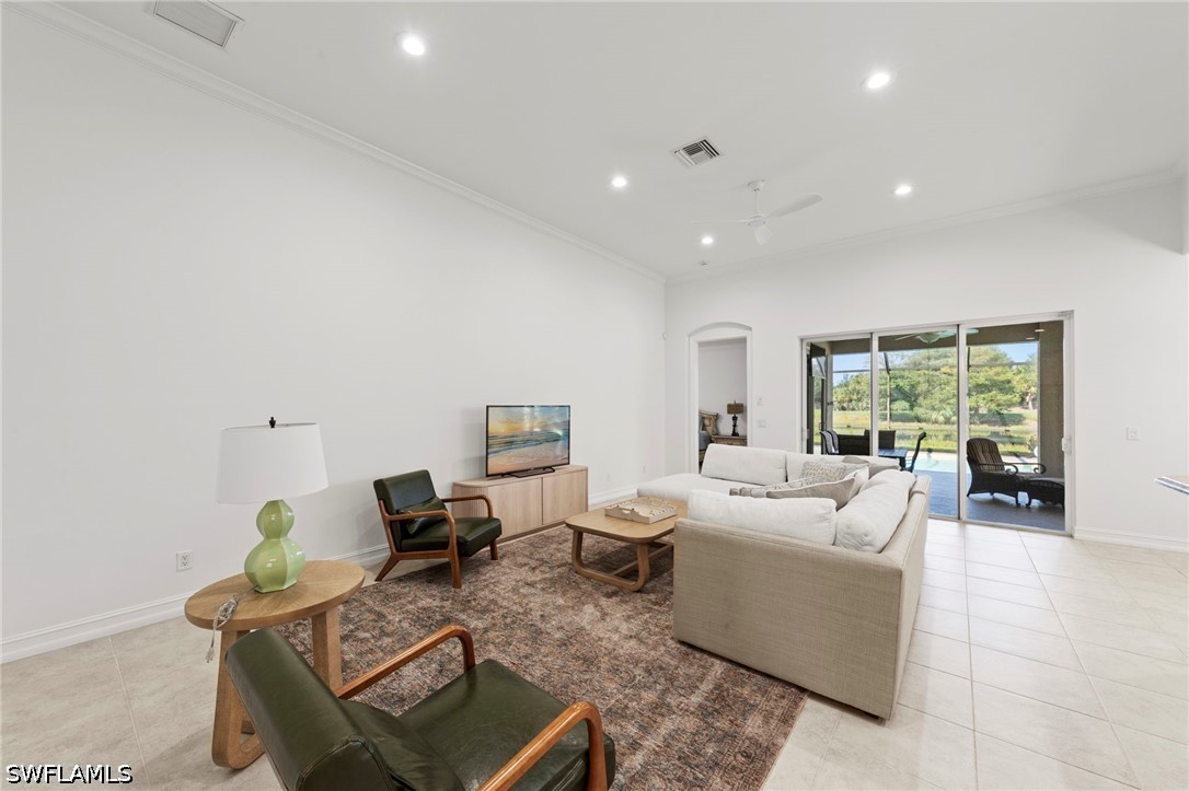 3 Bed Pool Home for Sale in Villa Capri, photo 8