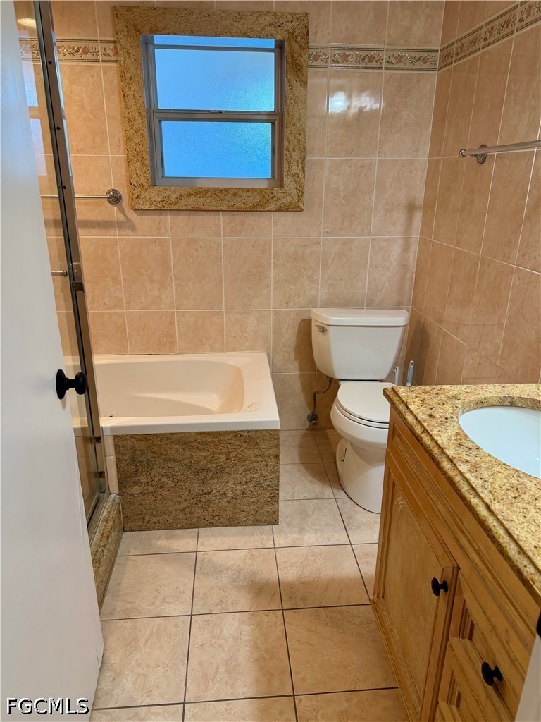 4 Bed Pool Home for Sale in Lakewood, photo 8