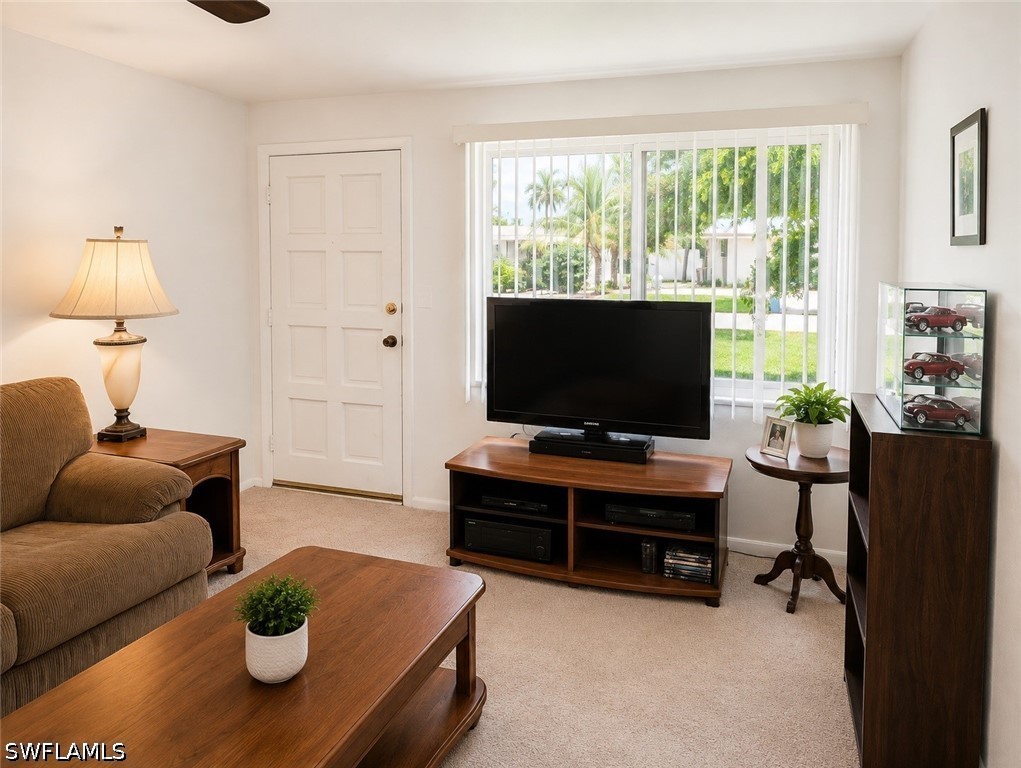 2 Bed SingleFamilyResidence for Sale in Fort Myers, photo 8