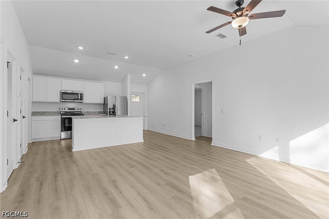 3 Bed SingleFamilyResidence for Sale in Mirror Lakes, photo 8