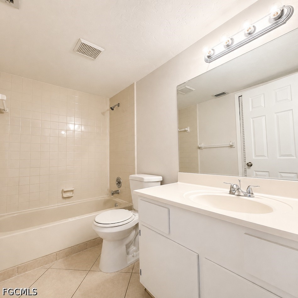 2 Bed Condominium for Sale in Lochmoor, photo 8