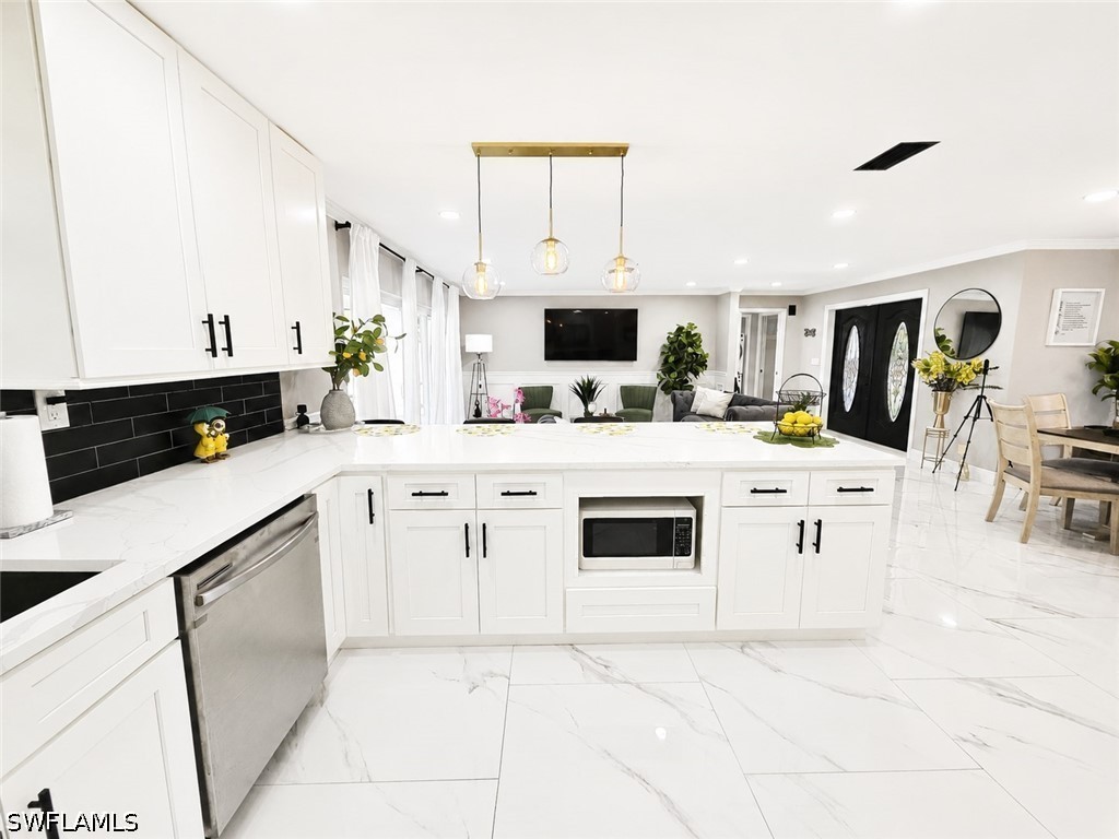 3 Bed SingleFamilyResidence for Sale in Cape Coral, photo 8