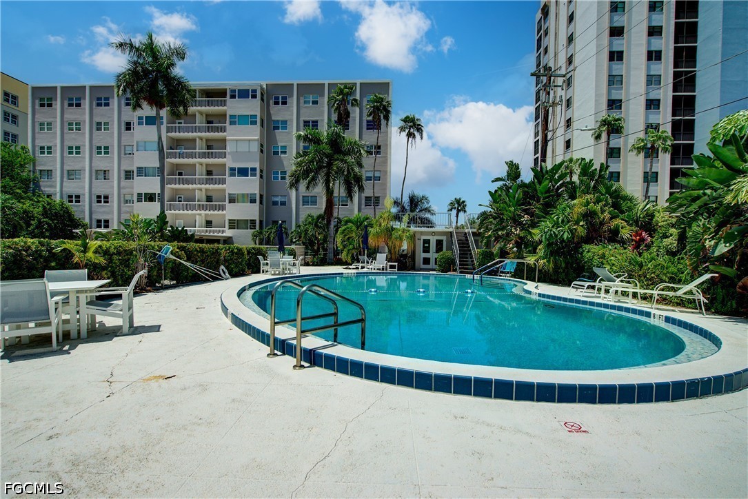 1 Bed Waterfront Home for Sale in Fort Myers, photo 8
