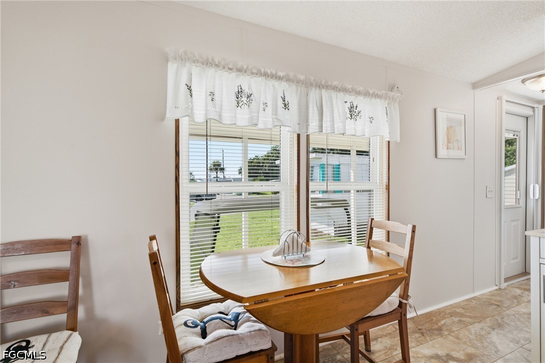 2 Bed ManufacturedHome for Sale in Fort Myers, photo 8