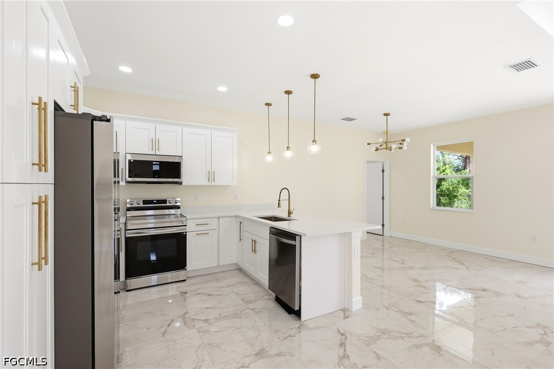 3 Bed SingleFamilyResidence for Sale in Lehigh Acres, photo 8