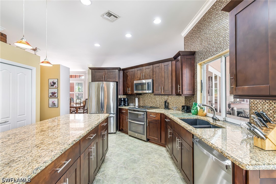 3 Bed Pool Home for Sale in Cedar Creek, photo 8
