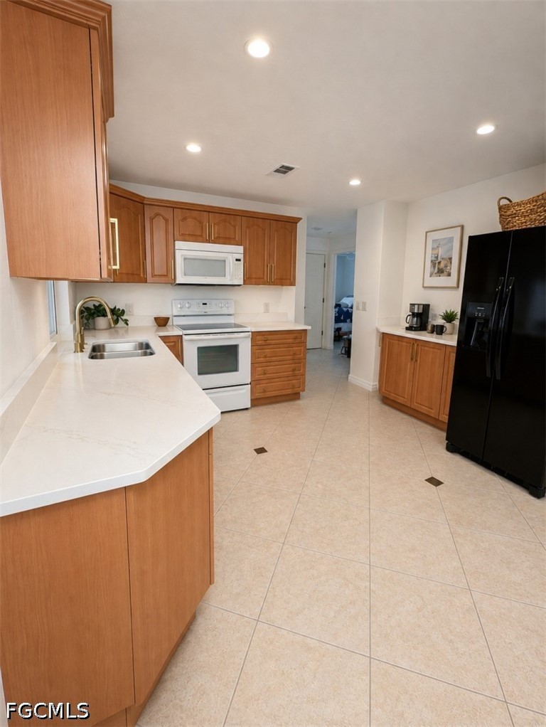 3 Bed Pool Home for Sale in Cape Coral, photo 8