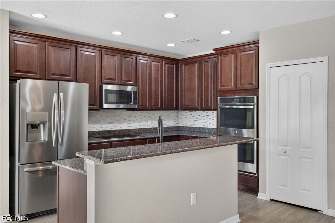 4 Bed SingleFamilyResidence for Sale in Cape Coral, photo 8