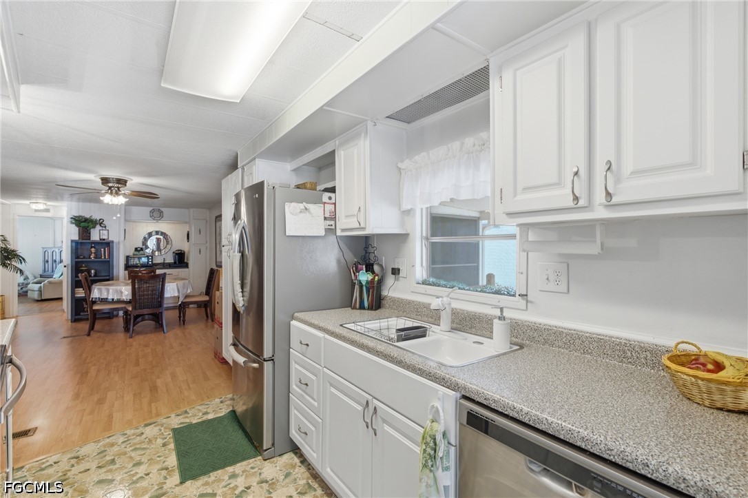 2 Bed ManufacturedHome for Sale in Carriage Village, photo 8