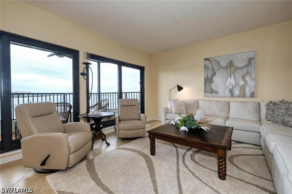 2 Bed Waterfront Home for Sale in La Peninsula, photo 8