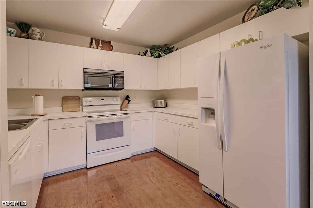 2 Bed Waterfront Home for Sale in Estero, photo 8