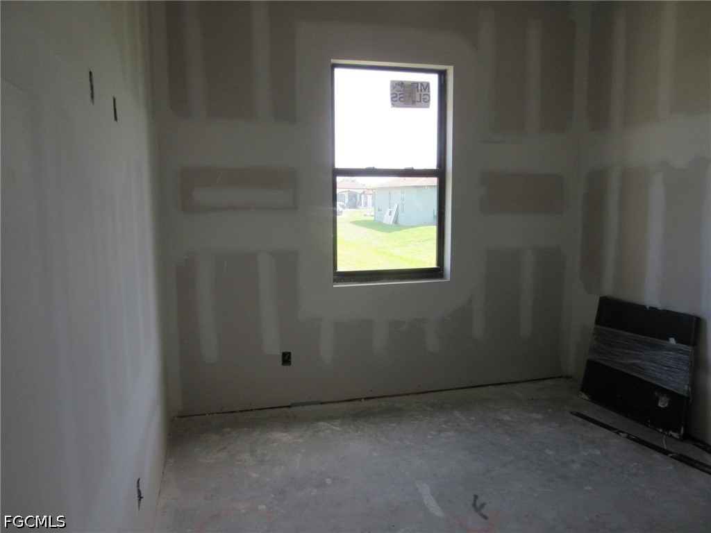 3 Bed SingleFamilyResidence for Sale in Lehigh Acres, photo 8