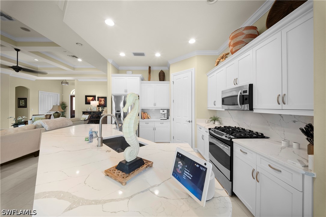 3 Bed Pool Home for Sale in Lakoya, photo 8