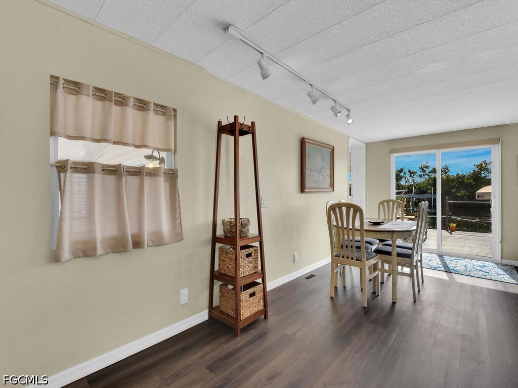 2 Bed Waterfront Home for Sale in Fort Myers, photo 8