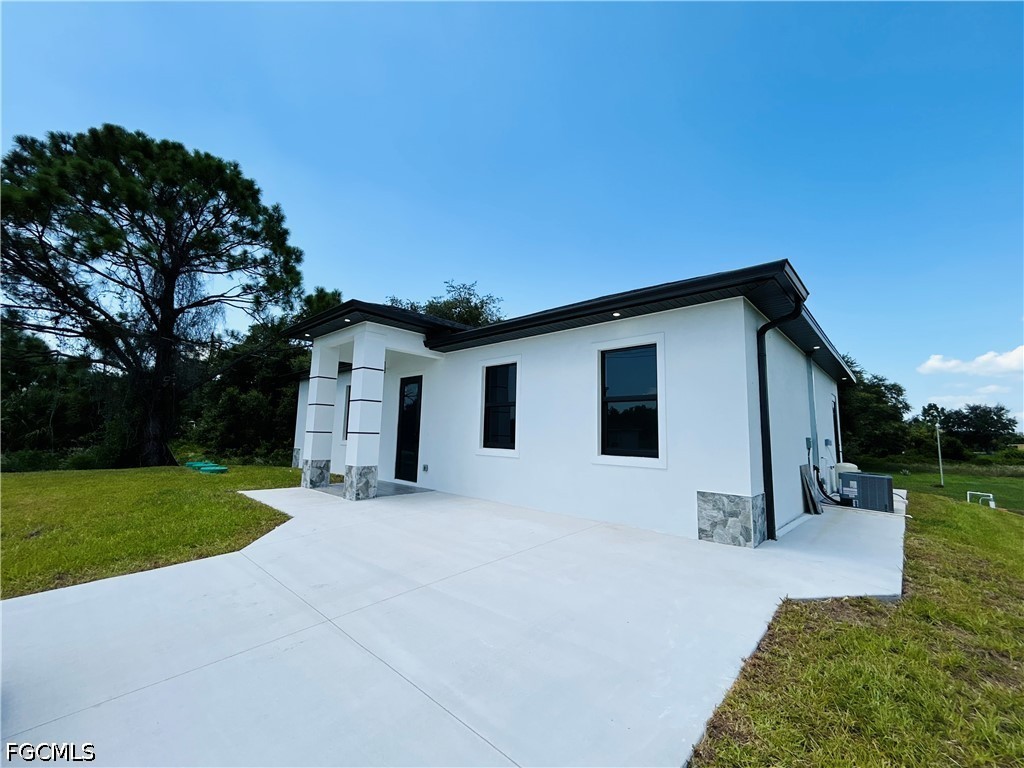 4 Bed SingleFamilyResidence for Sale in Lehigh Acres, photo 8