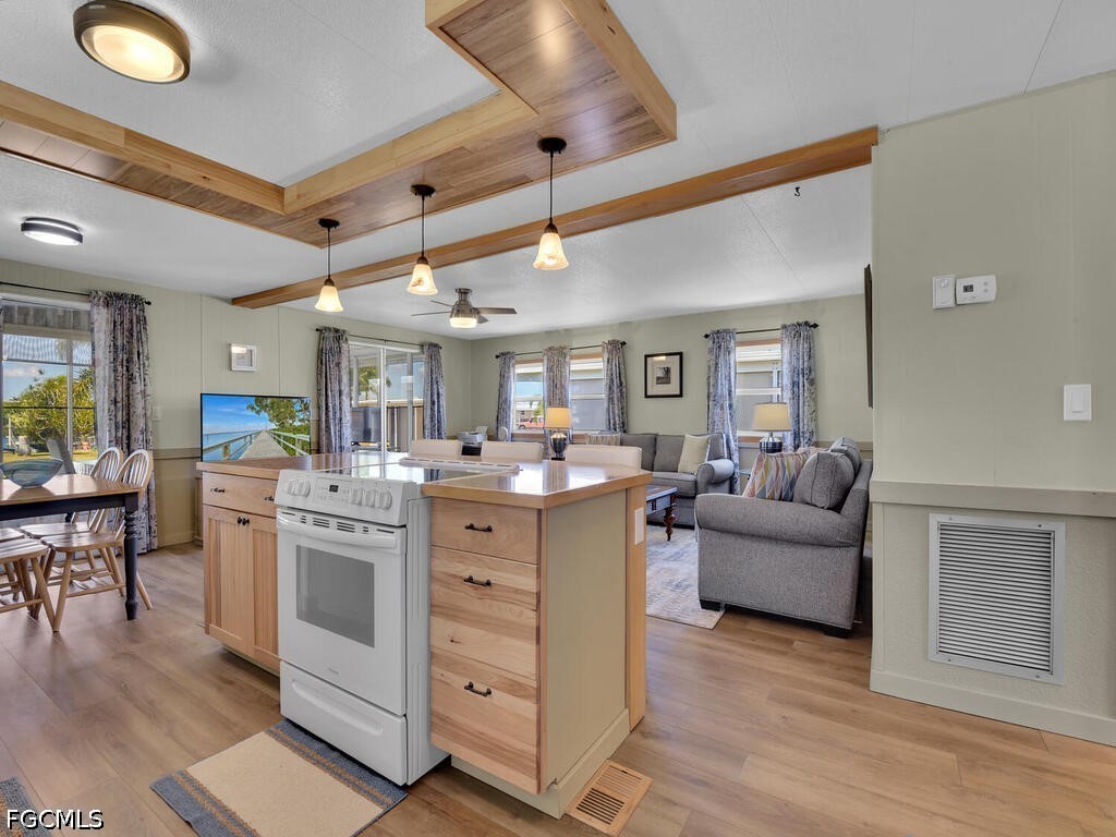 2 Bed ManufacturedHome for Sale in Fort Myers, photo 8