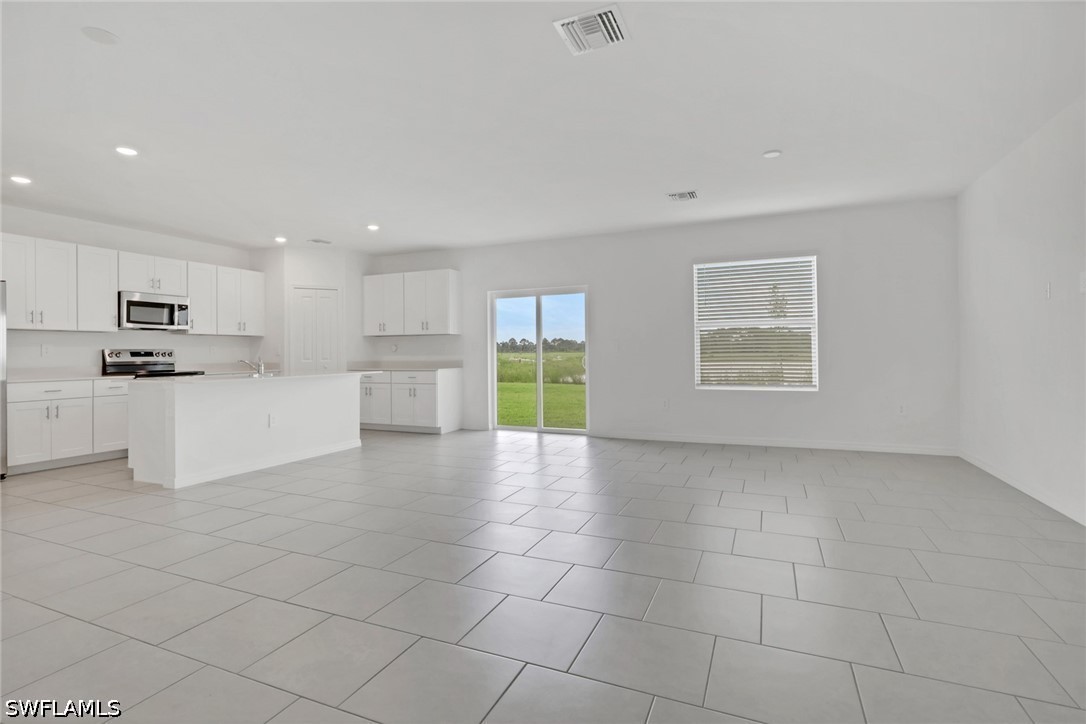 5 Bed Waterfront Home for Sale in Savanna Lakes, photo 8