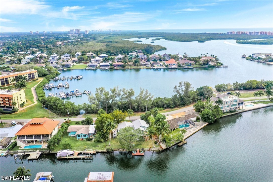 4 Bed Waterfront Home for Sale in Little Hickory Shores, photo 8