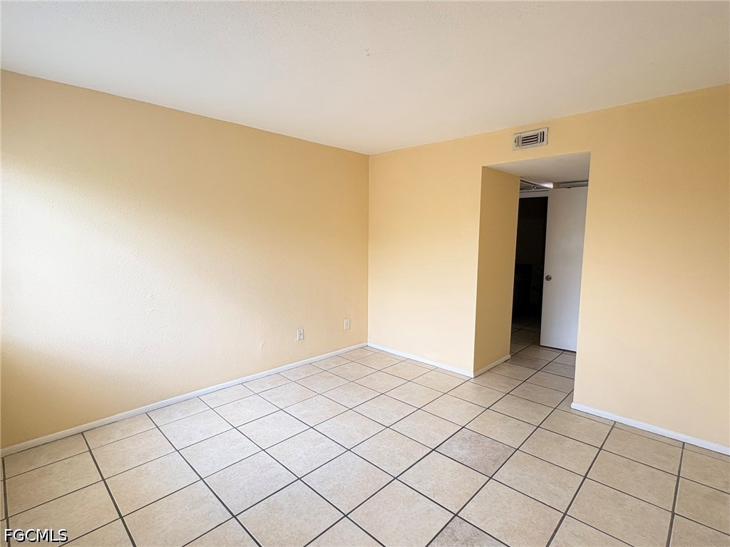1 Bed Condominium for Sale in Village Creek, photo 8