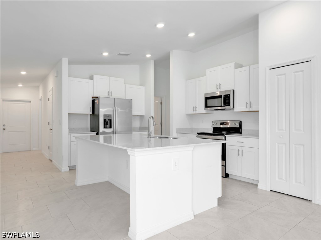 3 Bed SingleFamilyResidence for Sale in Savanna Lakes, photo 8