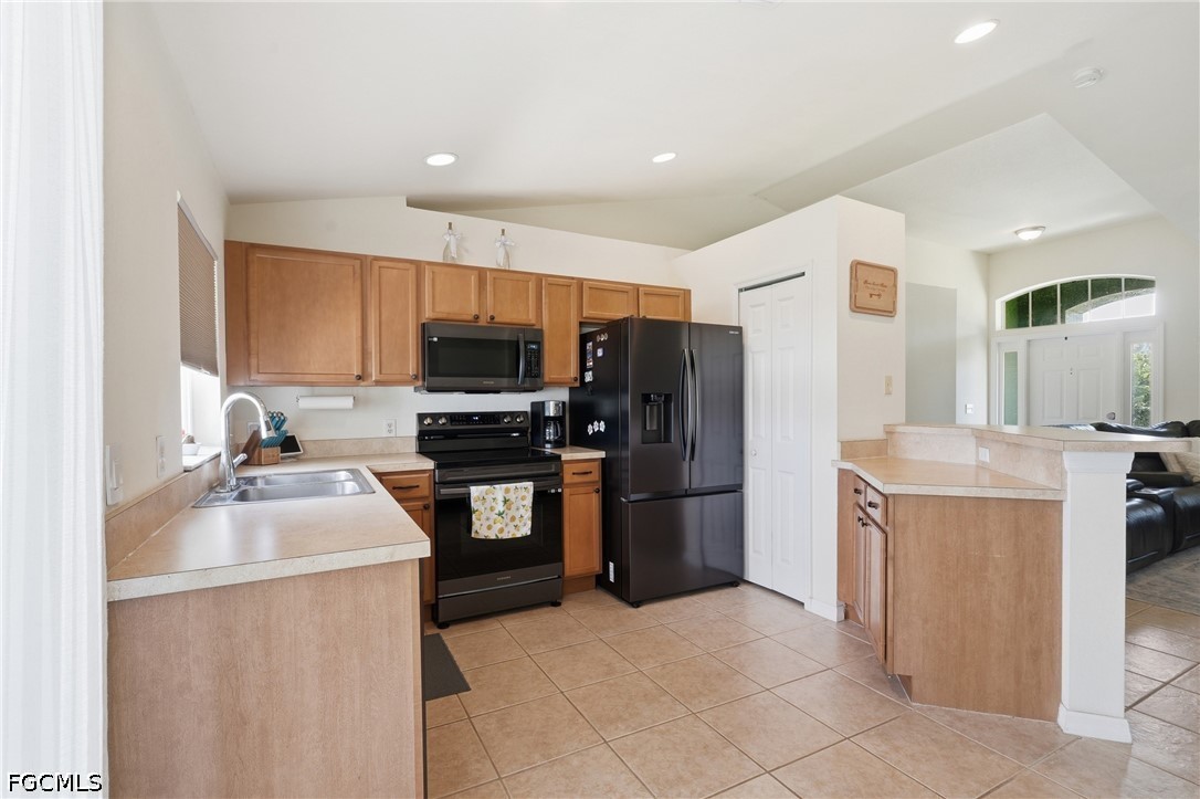 4 Bed SingleFamilyResidence for Sale in Cape Coral, photo 8
