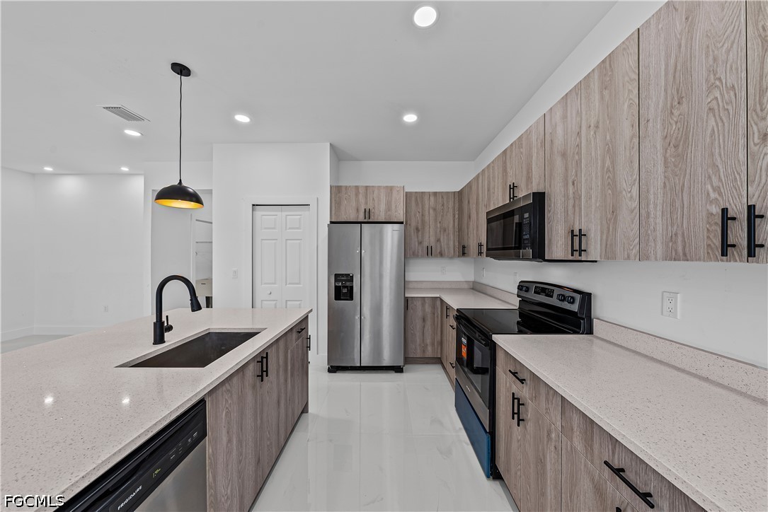 3 Bed SingleFamilyResidence for Sale in Lehigh Acres, photo 8