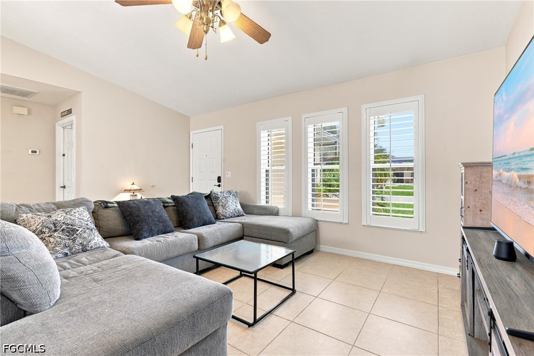 3 Bed SingleFamilyResidence for Sale in Cape Coral, photo 8
