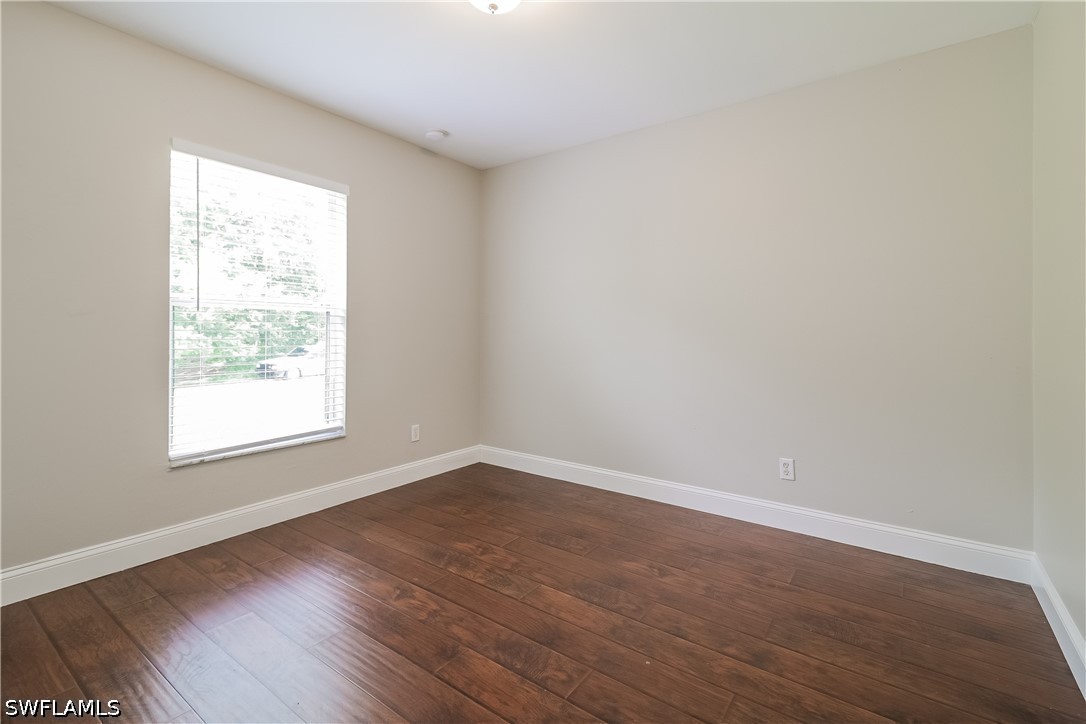 3 Bed SingleFamilyResidence for Sale in Lehigh Acres, photo 8