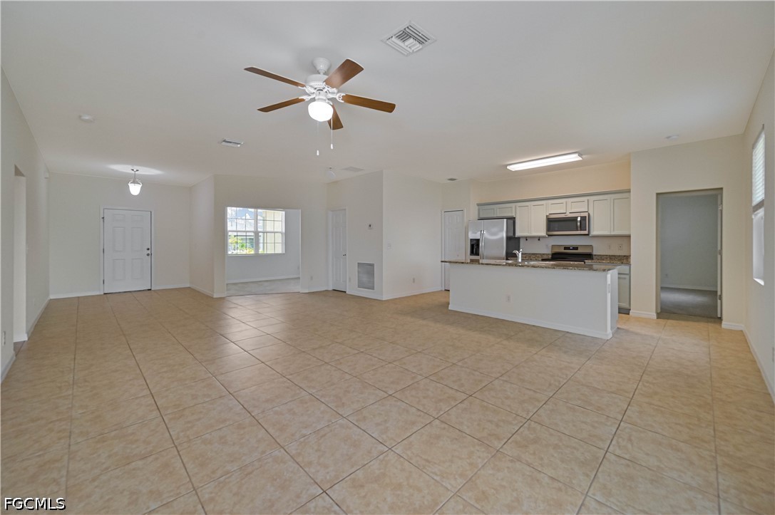 3 Bed SingleFamilyResidence for Sale in Cape Coral, photo 8