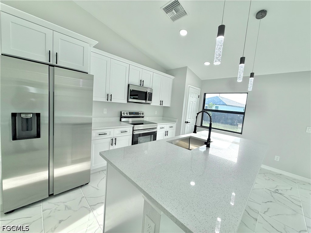 3 Bed SingleFamilyResidence for Sale in Cape Coral, photo 8